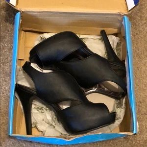 Women’s Size 8 Black Heels